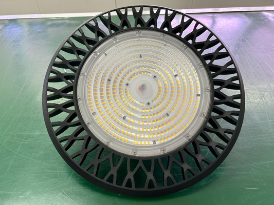 120/90/60° Angle du faisceau LED HighBay Lamp conçu avec un corps en aluminium imperméable à l'eau IP65