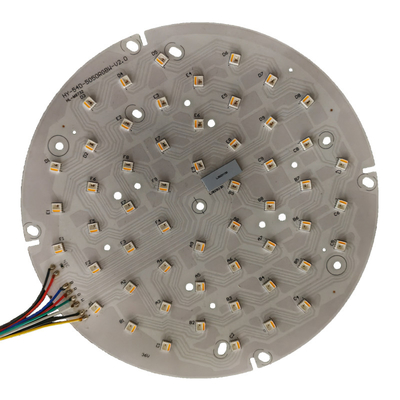 Lumière de scène LED RVB/RRGBW IP20 avec tension universelle 100-240V et entrée 50/60Hz